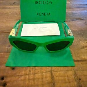Bottega Veneta Cat Eye Sunglasses BV1176S 003 Green 55mm